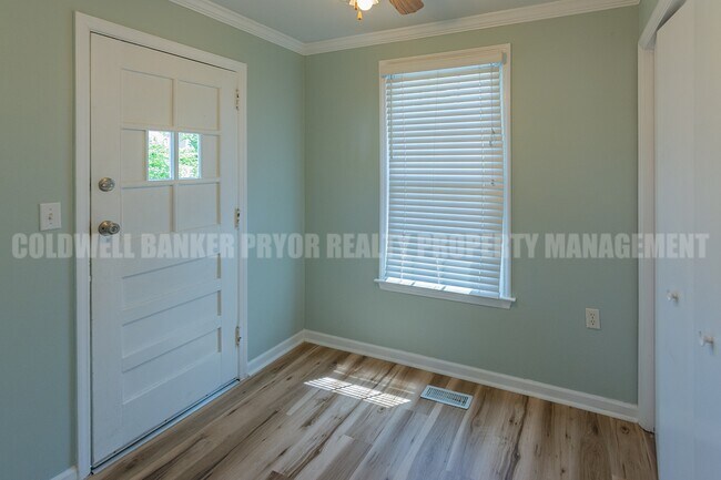 Building Photo - 323 Walsh Rd