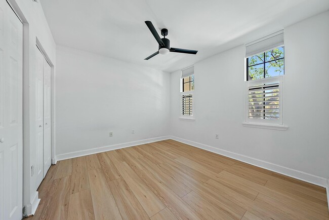 Building Photo - 634 Fern St