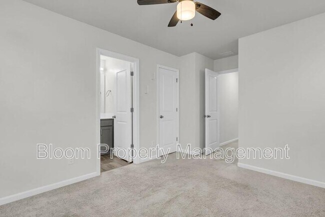 Building Photo - 450 Carrara Dr
