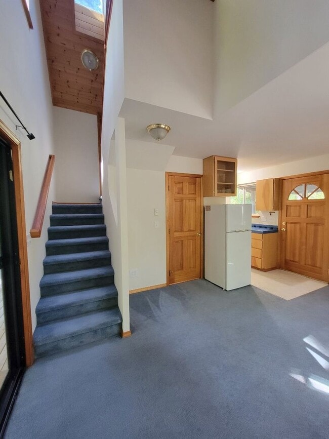 Building Photo - Storybook Cottage and Small Pet Friendly!