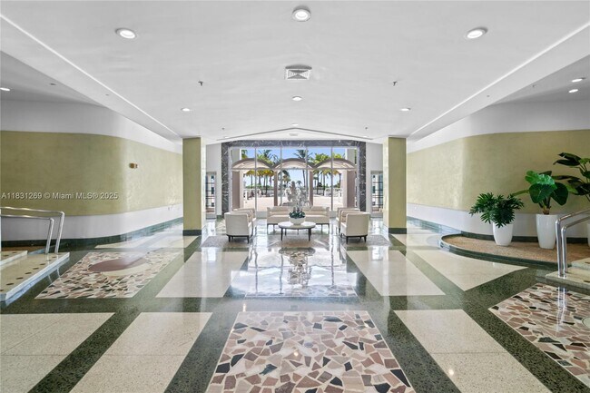 Building Photo - 4925 Collins Ave