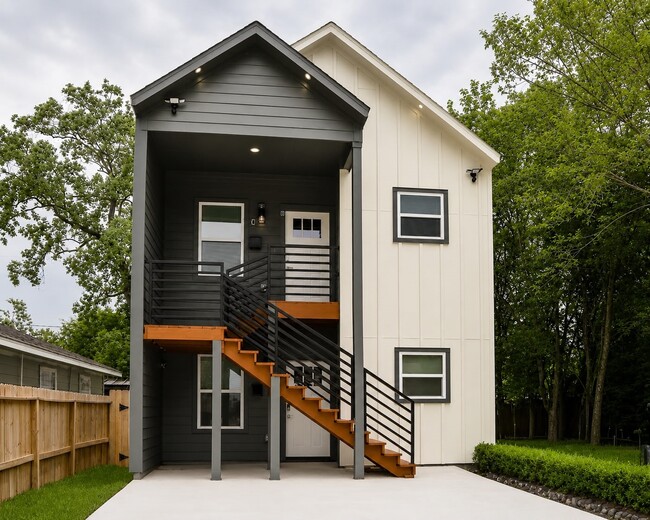 Building Photo - 6743 Madrid St