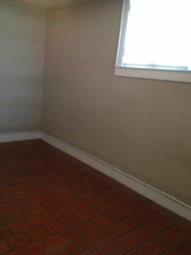 Building Photo - 1 BD, 1 BA in the City of Maryville