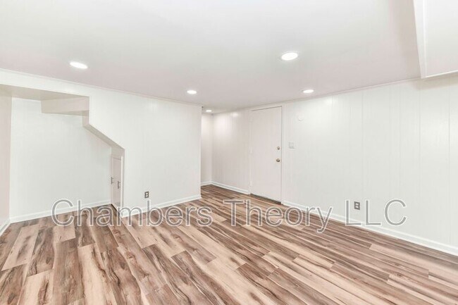 Building Photo - 3057 S Buchanan St