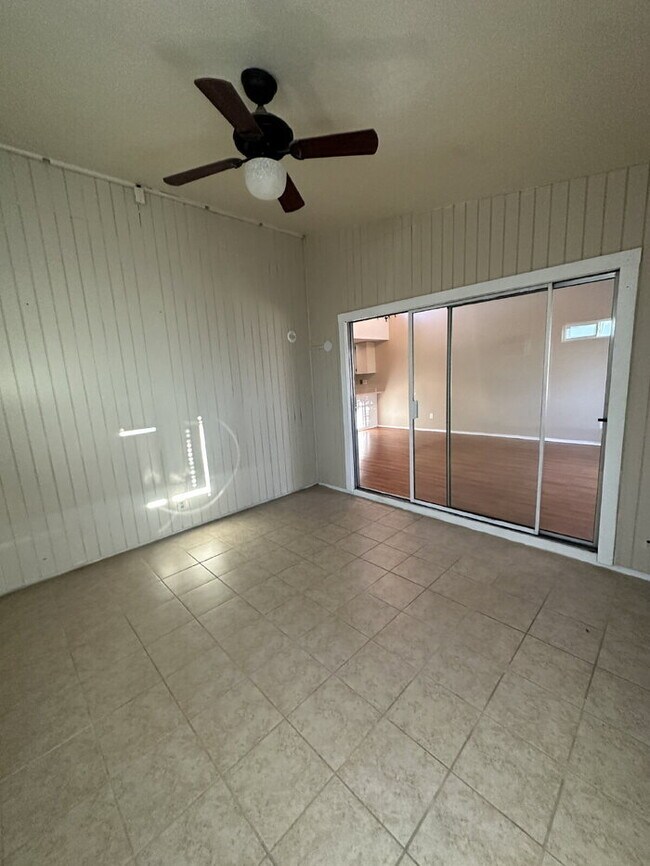 Building Photo - Townhome in non-age restricted area of Green Valley