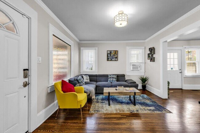 Building Photo - 820 Parkwood Ave