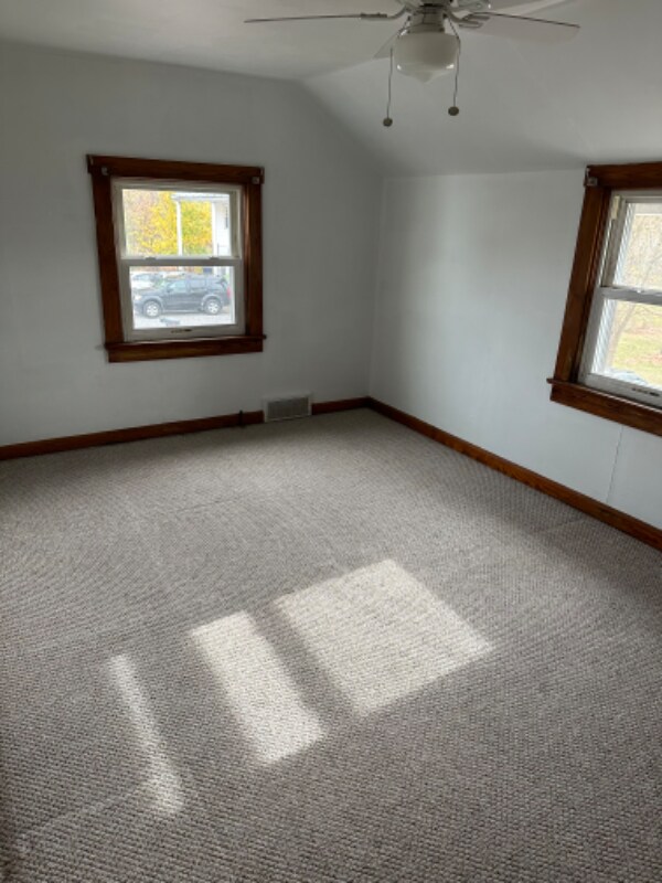 Building Photo - 745 Naylor Ave