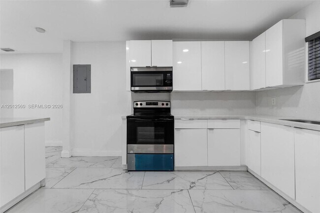 Building Photo - 4530 SW 25th St