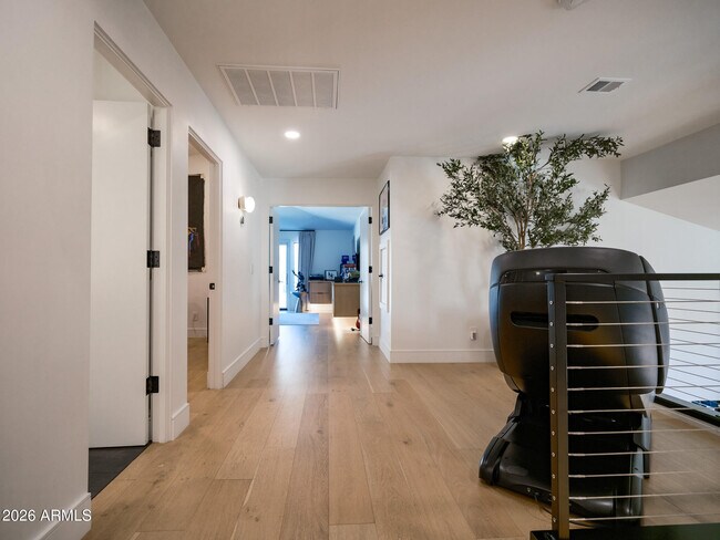 Building Photo - 2024 E Granite View Dr