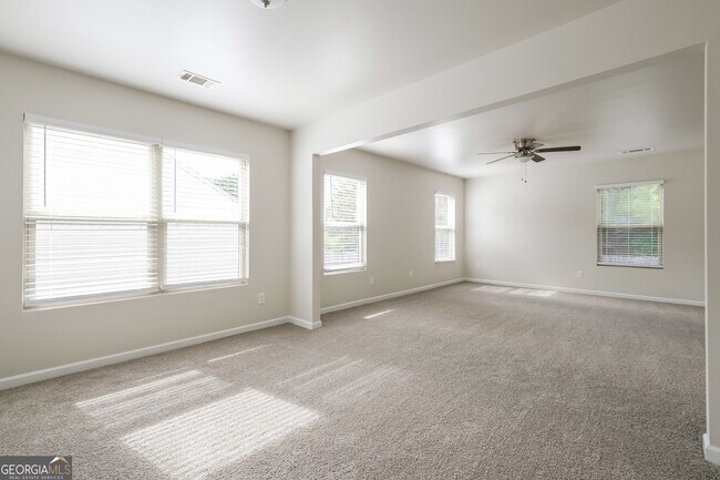 Building Photo - 207 Hollyhock Ln