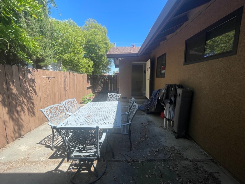 Building Photo - 590 McBean Park Dr