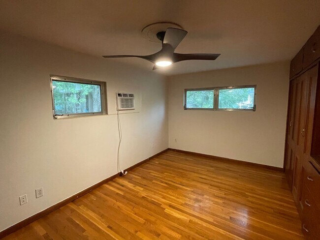Building Photo - Great 2nd Floor 2 Bedroom, 1 Bath In Duckpond