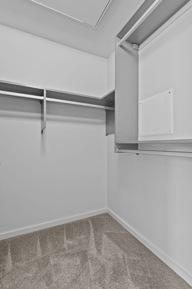 Building Photo - Stunning Columbia City Townhome w/ Views and Air Conditioning