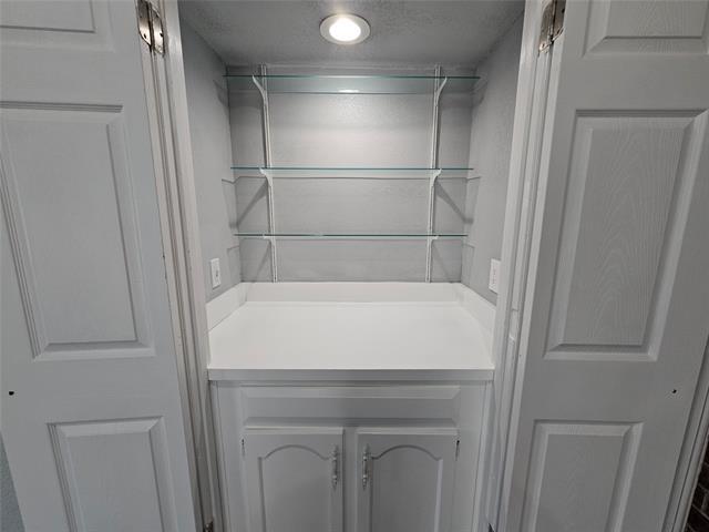 Building Photo - 4806 Cliffwood Dr