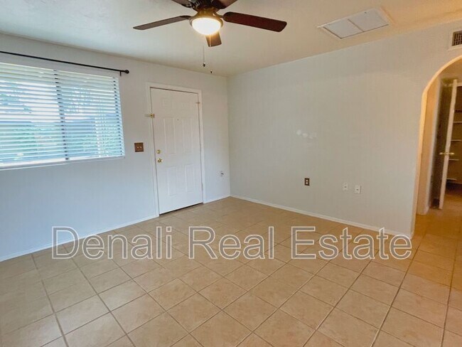 Building Photo - 350 N Silverbell Rd