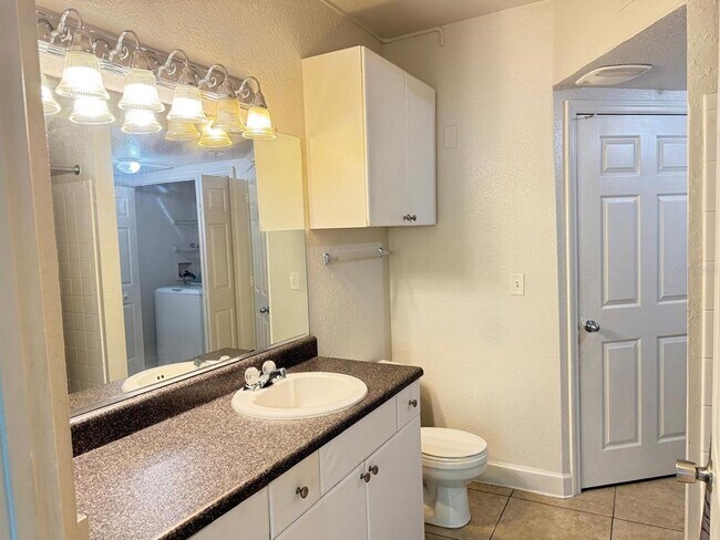 Building Photo - 202 E South St