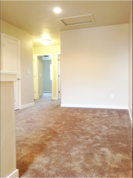 Building Photo - 868 W San Savino Way
