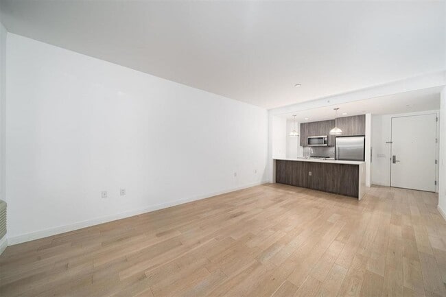 Building Photo - 160 1st St