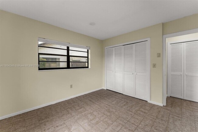 Building Photo - 9130 SW 101st Ave