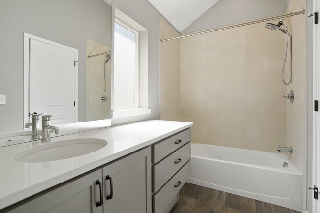 Building Photo - Beautiful 3 Bedroom - 3 1/3 Bathroom Home ...