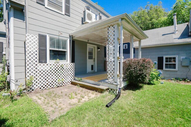 Building Photo - Cape Cod Rental Available in Norfolk!