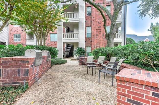 Building Photo - 1330 Old Spanish Trl