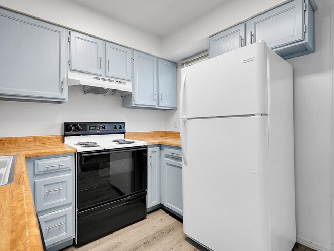 Building Photo - $1,675 // 2-Bed 1-Bath Charming Rowhome in...