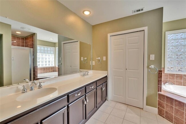 Building Photo - 8413 Slant Oak Dr