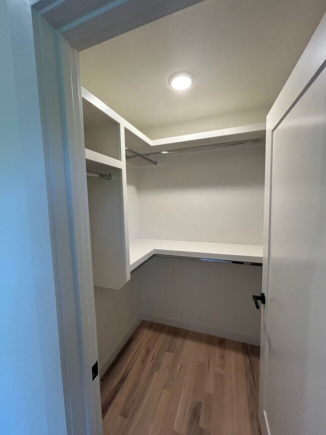 Building Photo - Amazing New Construction in North Nashville!