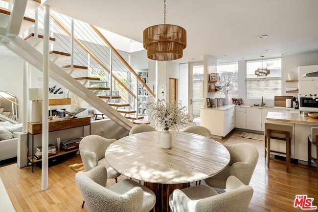 Building Photo - 844 California Ave