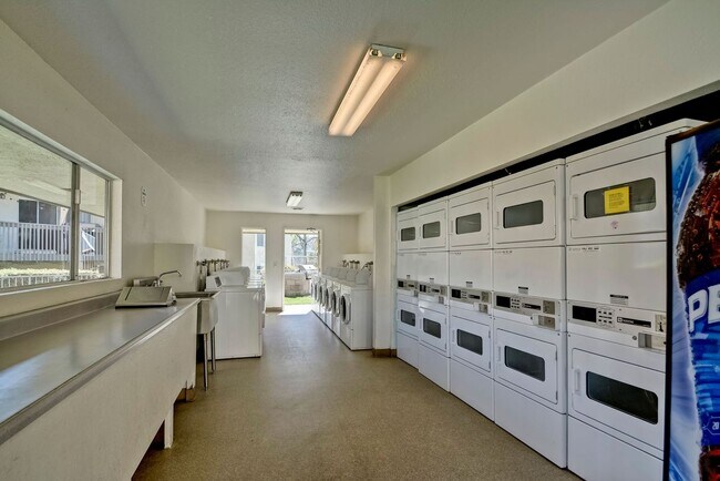 Building Photo - Gated Community - Ready To Go