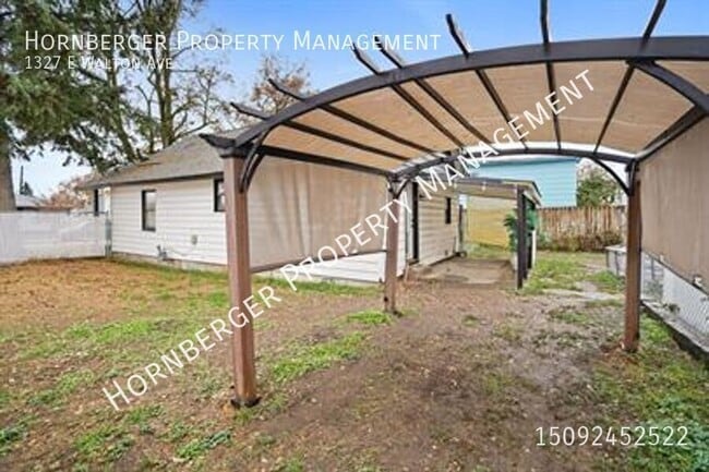 Building Photo - 1327 E Walton Ave