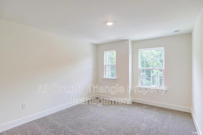 Building Photo - 6943 Doddridge Ln