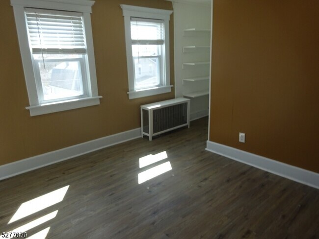 Building Photo - 54 Evergreen Ave
