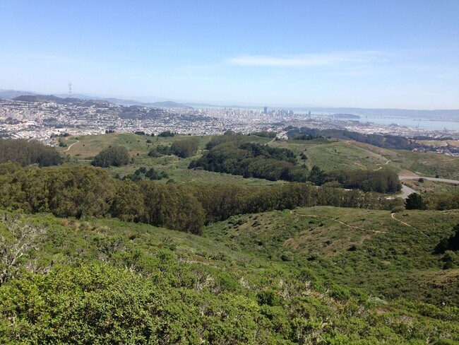 Building Photo - Spacious 3BR|2.5BA Home in the heart of Brisbane