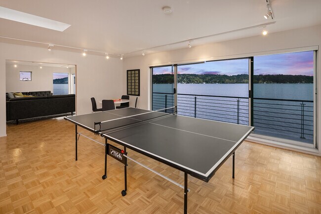 Building Photo - 10514 Riviera Pl NE