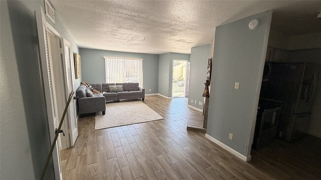 Building Photo - 6200 W Tidwell Rd