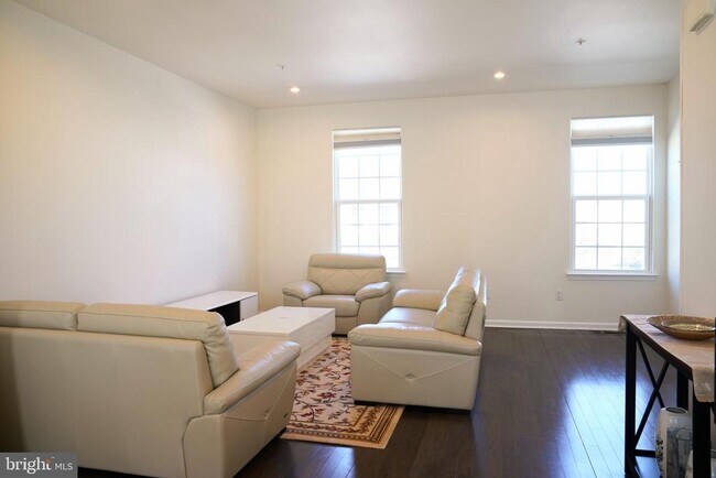 Building Photo - 132 Mulberry Dr