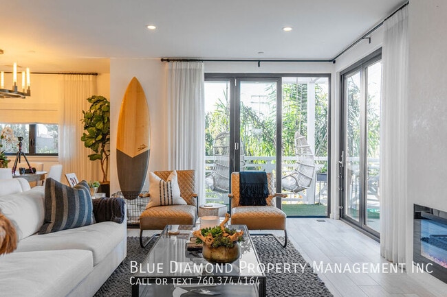 Building Photo - 3301 Lincoln-