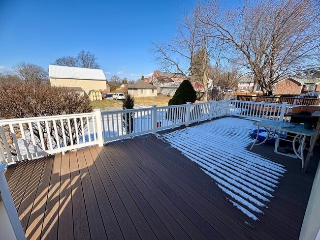 Building Photo - 501-503 E High St