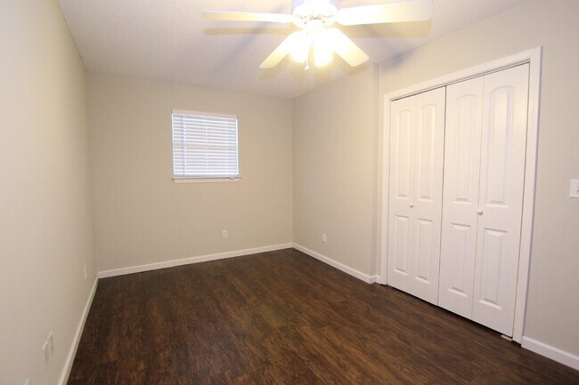 Building Photo - Live the Gulf Breeze Waterfront Life – Doc...