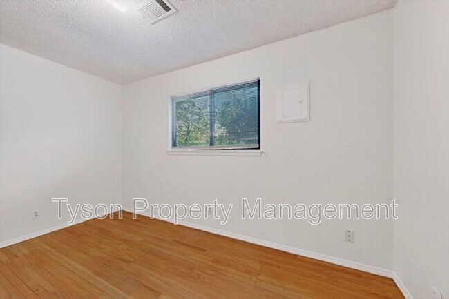 Building Photo - 9509 Dona Marguerita Ave NE
