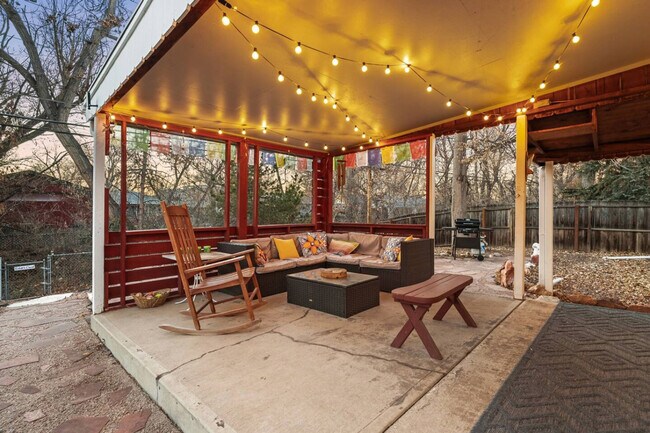 Building Photo - 6029 Iris Way