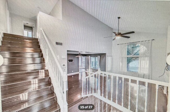 Building Photo - Desirable Lakes Home