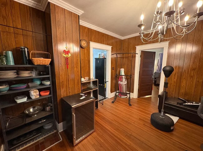 Building Photo - 306 W John St