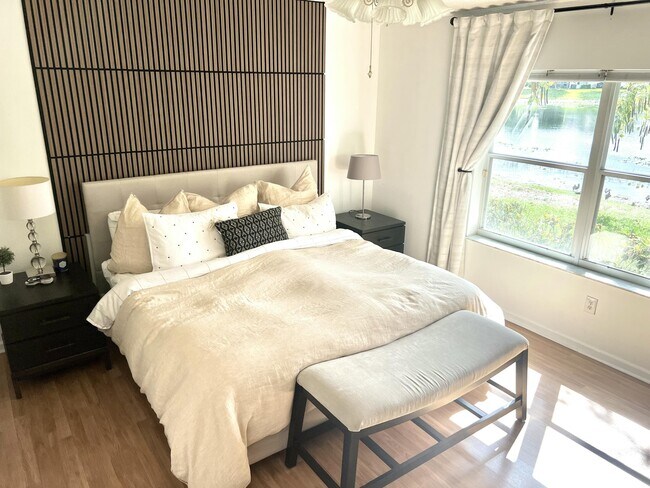 Building Photo - 10614 Lake Shore Dr