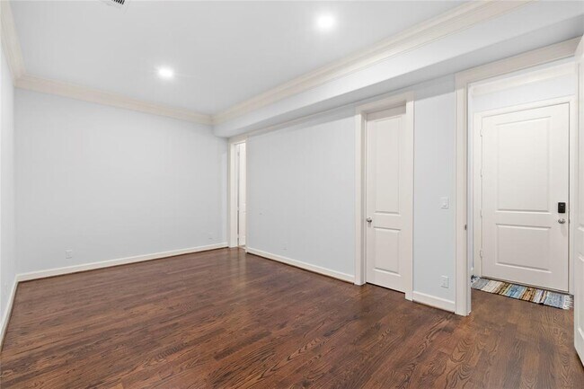 Building Photo - 6404 Community Dr