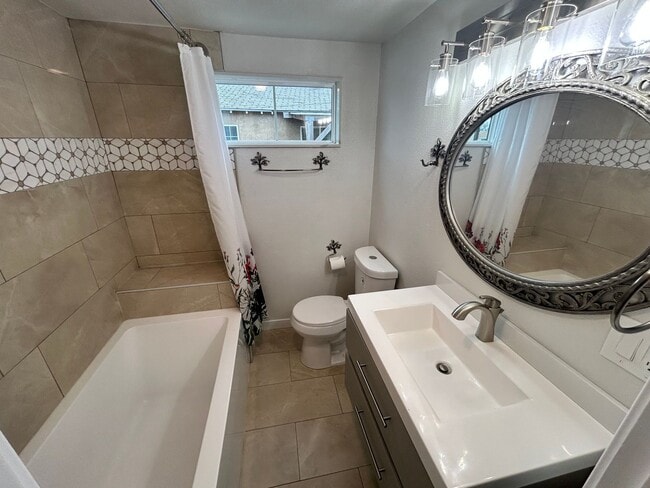 Building Photo - 3 Bedroom/2 Bath Home Located in Modesto