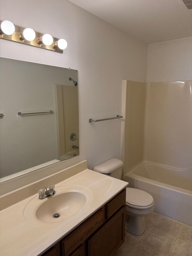 Building Photo - 510/512 Pheasant Drive