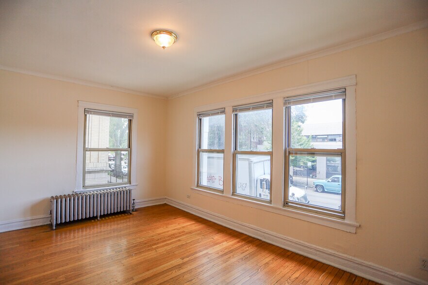 Building Photo - 4821 N Kimball Ave